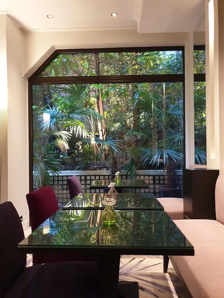 Garden-elysee מלון